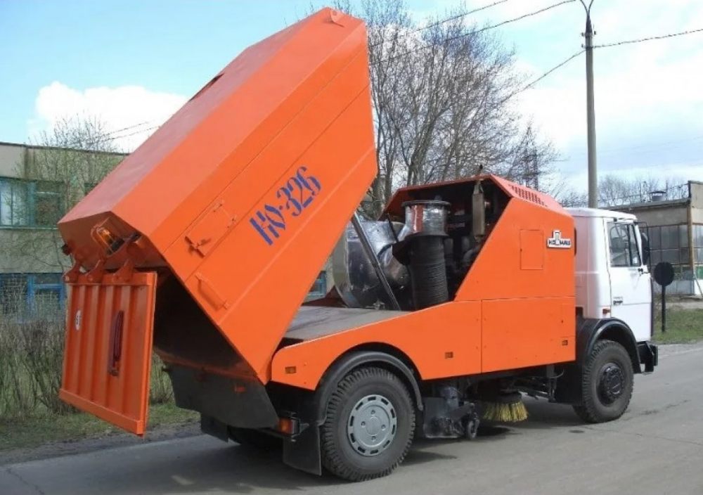 Вакуумная подметально-уборочная машина Услуги подметальной машины КО-326 для уборки улиц взять в аренду, заказать, цены, услуги - Архангельск