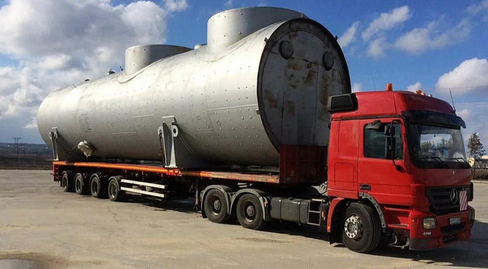 Перевозка негабаритных емкостей и цистерн на трале стоимость услуг и где заказать - Мирный