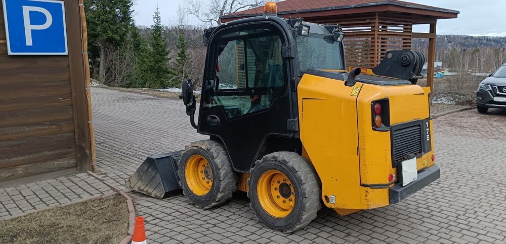 Фронтальный погрузчик Услуги минипогрузчика JCB 175 для земляных работ взять в аренду, заказать, цены, услуги - Новодвинск