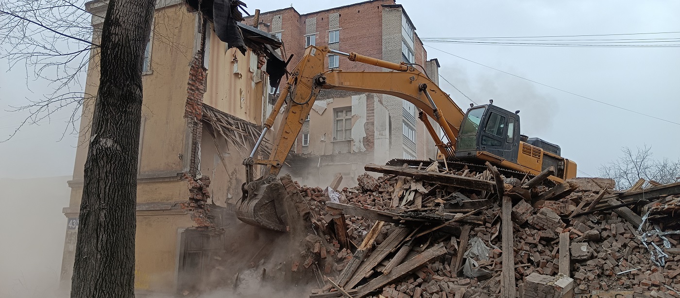 Услуги по сносу и демонтажу старых домов, строений и сооружений в Вычегодском