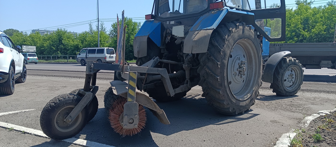 Услуги трактора с щеткой МТЗ в Архангельской области