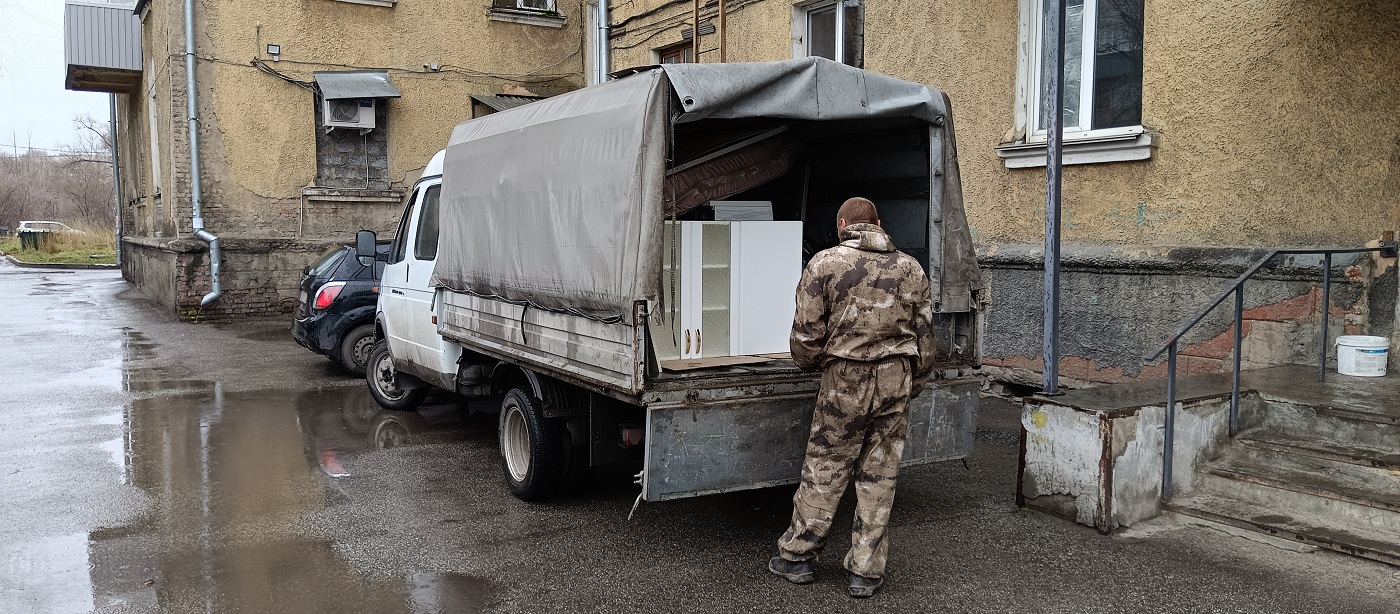 Квартирные перевозки. Погрузка мебели в Газель в Архангельской области